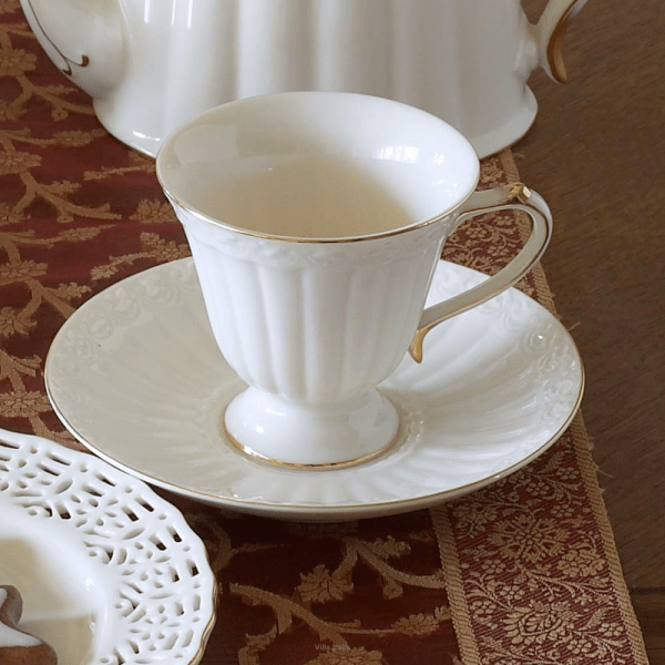 Filiżanka do herbaty porcelanowa 180ml ze spodkiem - CLARA Gold Ivory 1